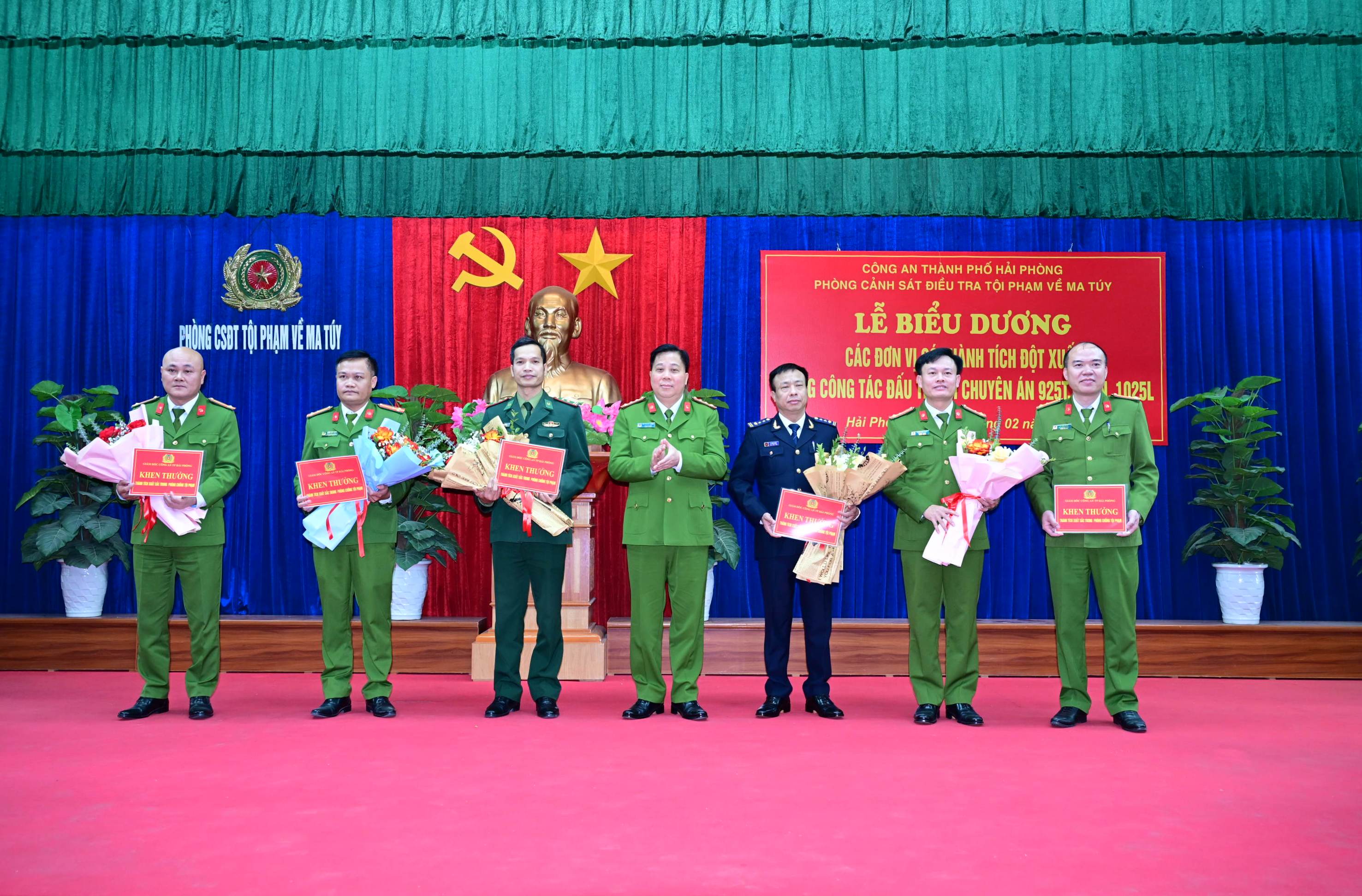 Khen thưởng Phòng Cảnh sát ĐTTP về ma túy và các đơn vị có thành tích đột xuất trong đấu tranh các Chuyên án